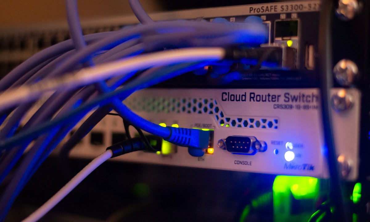 Netwerkbekabeling. Een semantische laag ligt over je systemen heen in plaats van ze te vervangen.