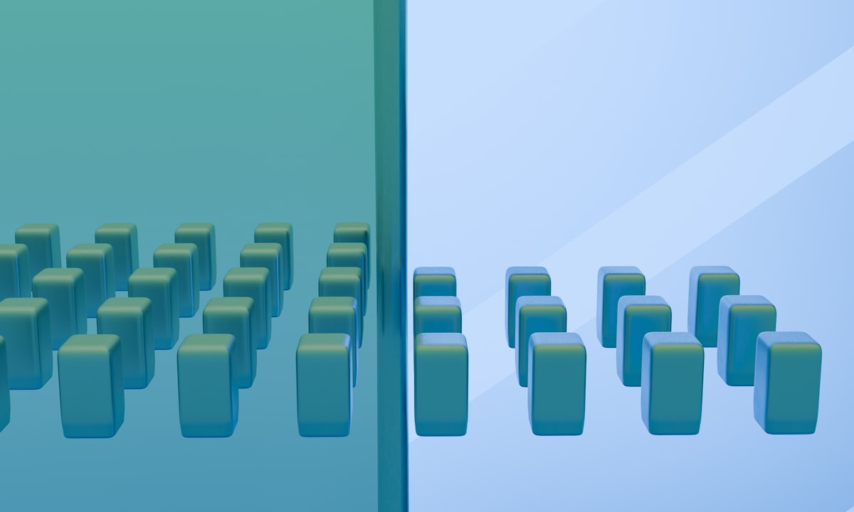 A row of blocks of differing height. The gap between size classes is larger than the gap between sectors.