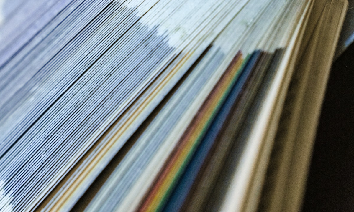 Een stapel papier. De duurste uitkomst van een AI-project is geen storing, het is een document dat niemand opent.